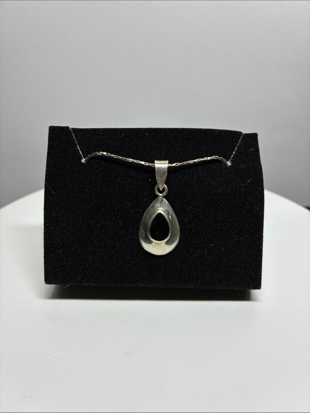 1990’s Marked 925 Sterling Silver Onyx Teardrop Pendant